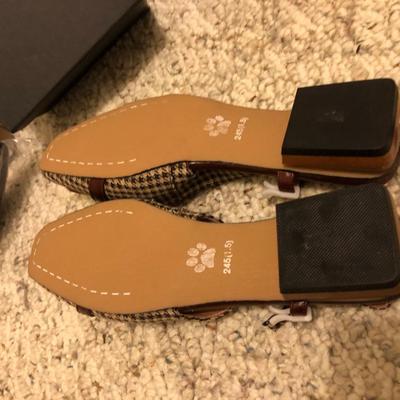 Ladies Mixed Dress Shoes, Loafers, Sandals (Some New) -Lot 202