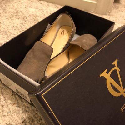 Ladies Mixed Dress Shoes, Loafers, Sandals (Some New) -Lot 202