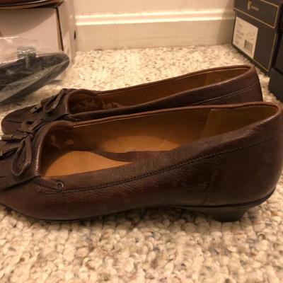 Ladies Mixed Dress Shoes, Loafers, Sandals (Some New) -Lot 202