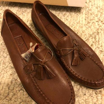 Ladies Mixed Dress Shoes, Loafers, Sandals (Some New) -Lot 202