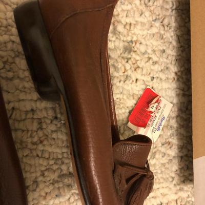 Ladies Mixed Dress Shoes, Loafers, Sandals (Some New) -Lot 202