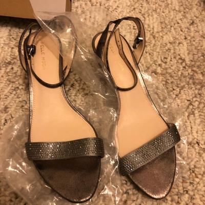 Ladies Mixed Dress Shoes, Loafers, Sandals (Some New) -Lot 202