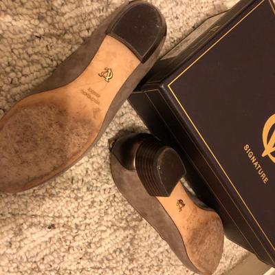 Ladies Mixed Dress Shoes, Loafers, Sandals (Some New) -Lot 202