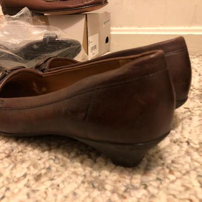 Ladies Mixed Dress Shoes, Loafers, Sandals (Some New) -Lot 202