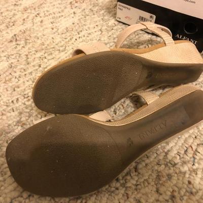 Ladies Shoes Sandals 8M/8.5M, Eileen Fisher, Sarto, Tommy Hillfiger & more -Lot 200