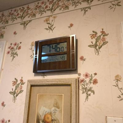LA CROSSE Technology Atomic Digital Temperature/Date/Time Clock -Lot 204