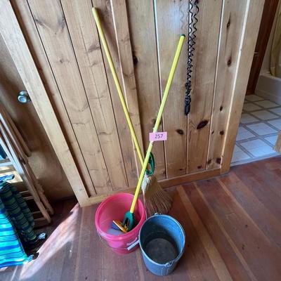 Mops & Buckets