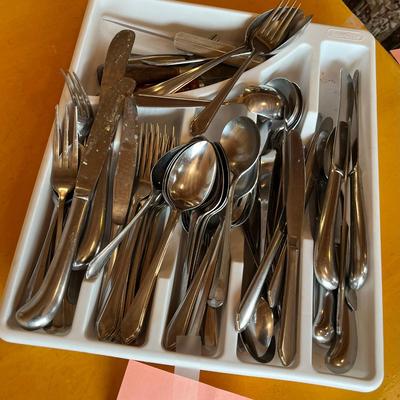 Flat of flatware