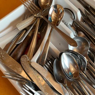 Flat of flatware