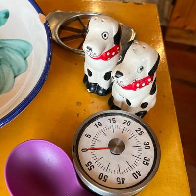Lot of kitchen ware
