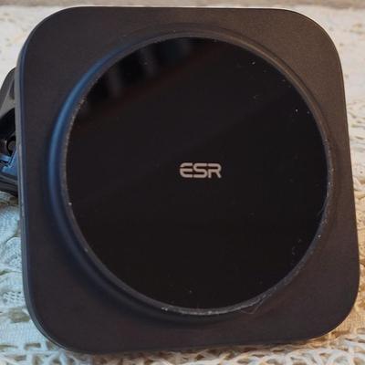 ESR Halolock Magnetic Wireless Charger