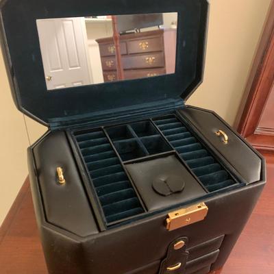 Clean Jewelry Box