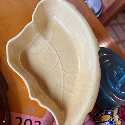 Vintage pottery  Harliquin Lid