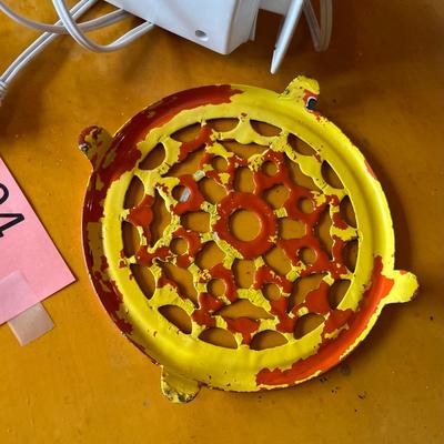 Mixer and trivet