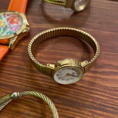 Womenâ€™s watch lot