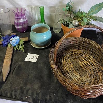 Basket and Vase Lot