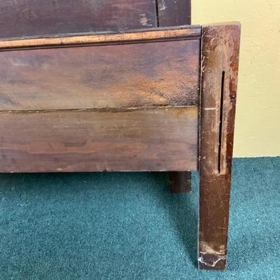 Lot 019 | Eastlake Head & Footboard