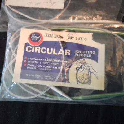 Boye Circular knitting needles of various sizes