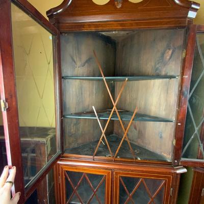Lot 043 | Lattice Front Corner Cabinet with Finial