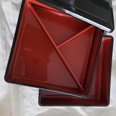 Lacquered jewelry box