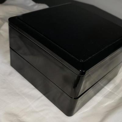 Lacquered jewelry box