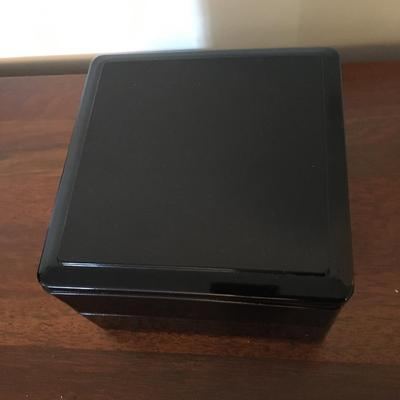 Lacquered jewelry box