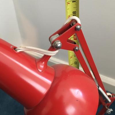 Articulated desk lamp