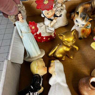 Tray of Breakable Collectible Ceramics: Pixie, Kitty, Dogs, Bride 7 Groom 