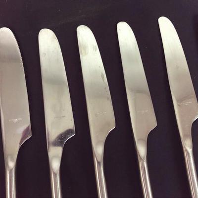 PIER 1 STAINLESS FLATWARE LILY DINNER KNIVES 7