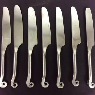 PIER 1 STAINLESS FLATWARE LILY DINNER KNIVES 7