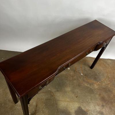 1318 Vintage 1980s Davis Cabinet Co. Chippendale Style Mahogany Console Table