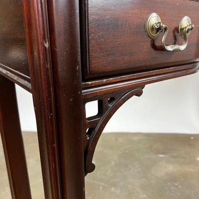 1318 Vintage 1980s Davis Cabinet Co. Chippendale Style Mahogany Console Table