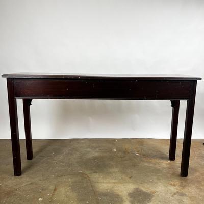 1318 Vintage 1980s Davis Cabinet Co. Chippendale Style Mahogany Console Table