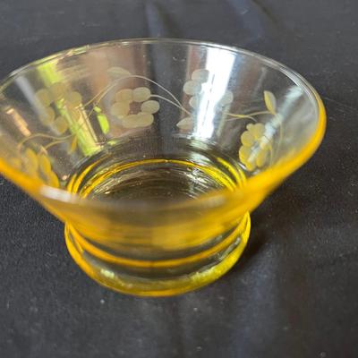 Vintage Yellow Etched Glass Plates & Bowls (K-MK)