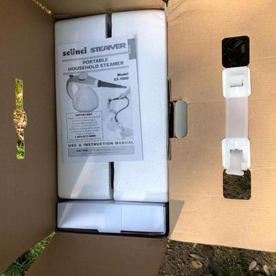Scunci Steamer SS-1000 (New in Box) -Lot 244