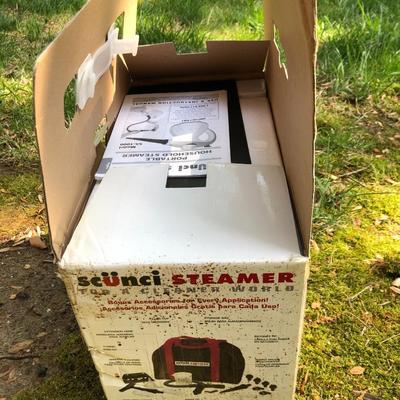 Scunci Steamer SS-1000 (New in Box) -Lot 244