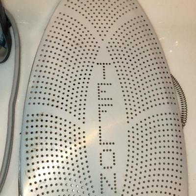 Clean Rowenta iron with cover