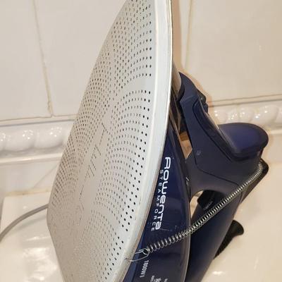 Clean Rowenta iron with cover