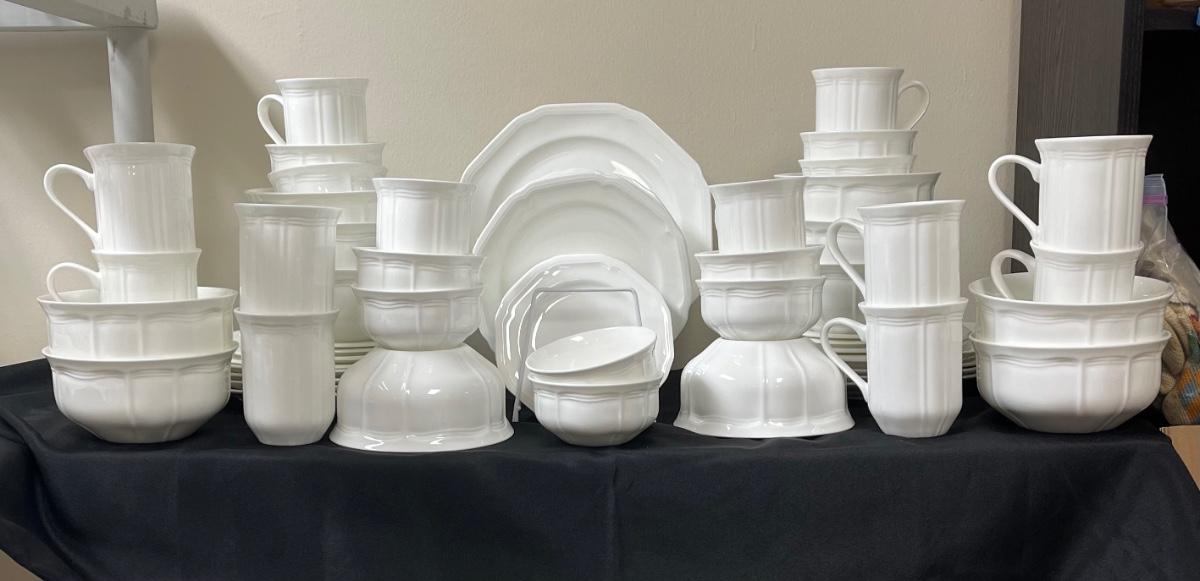 Large 12 place setting 72 pc set of Mikasa Antique White Bone China