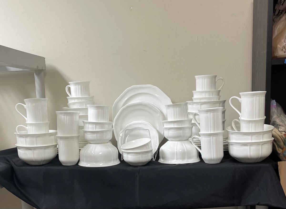 Large 12 place setting 72 pc set of Mikasa Antique White Bone China