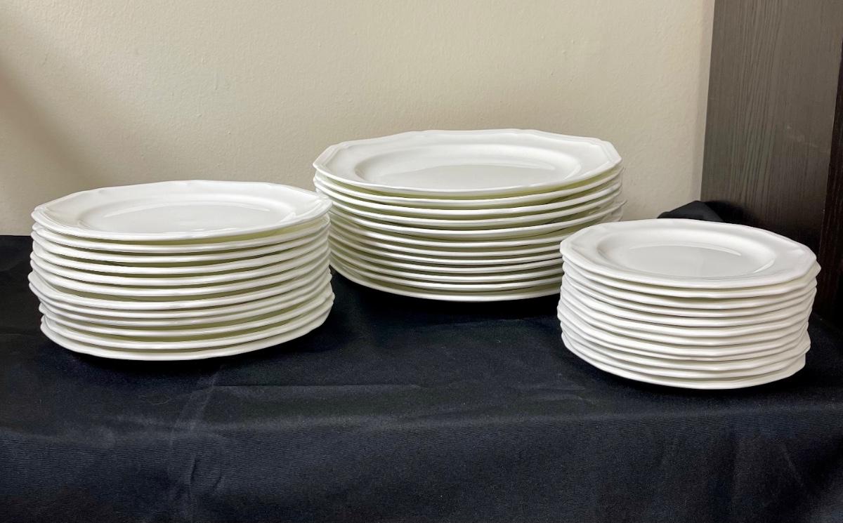 Large 12 place setting 72 pc set of Mikasa Antique White Bone China