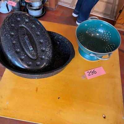 Vintage Granite ware roaster & collendar