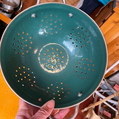 Vintage Granite ware roaster & collendar