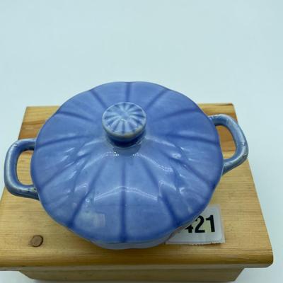 2 handle, blue,sugar bowl w/ lid