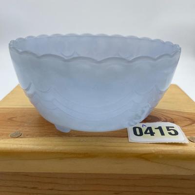 Glass 3 footed bowl