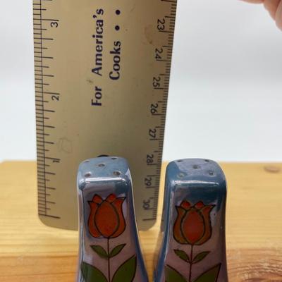 Blue lusterware salt & pepper shakers