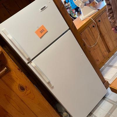 Frigidaire Apartment sized refrigerator