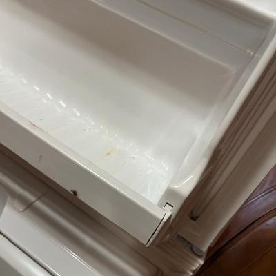 Frigidaire Apartment sized refrigerator