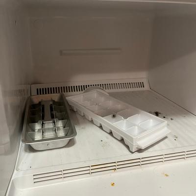 Frigidaire Apartment sized refrigerator