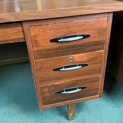 Lot 064 | Mid-Century Desk